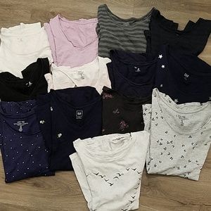Lot of 13 GAP t shirts all size medium